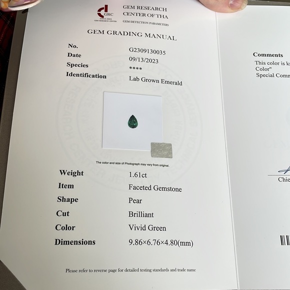 Toi et Moi Ring. - 1.61ct Emerald & 2ct Moissanite - Picture 6 of 7